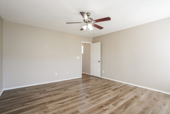 Building Photo - 3168 Varcroft Rd