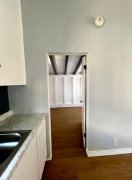 Building Photo - 6089 1/4 Cashio St