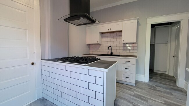 Building Photo - Aves Beauty