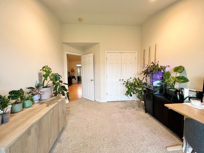 Building Photo - 368 Channing Dr
