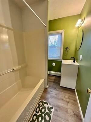 Building Photo - 470 Main St