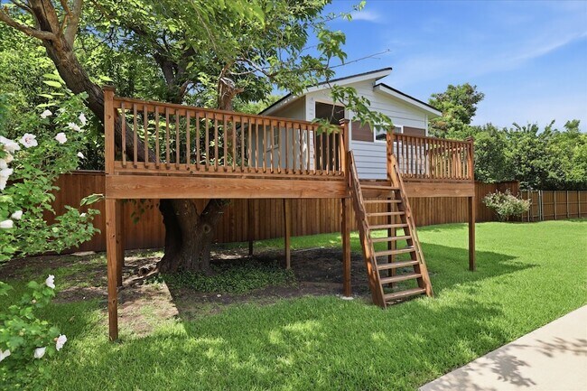 Building Photo - 13693 Peyton Dr