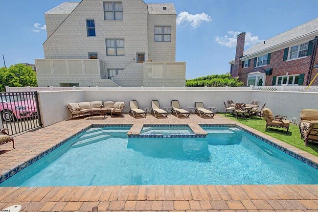 Building Photo - 112 S Rumson Ave