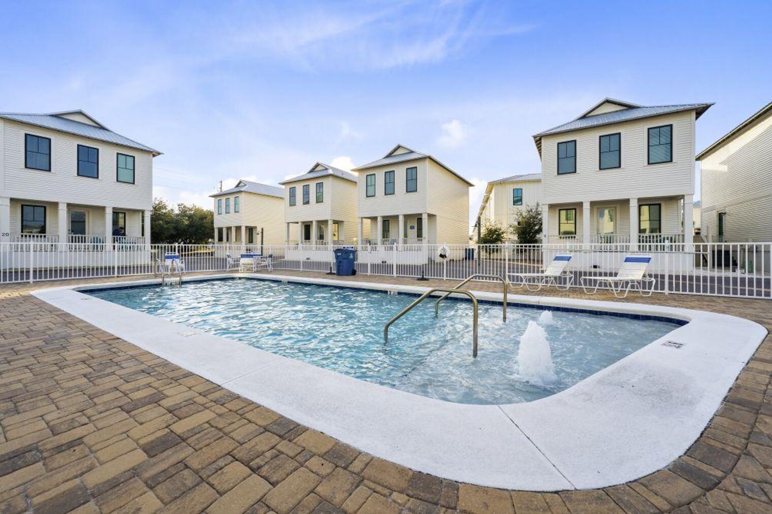 Building Photo - 7 W Gate