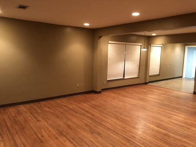 Building Photo - 2257 S Florence Ave