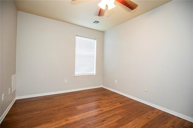 Building Photo - 1604 SW Thorton St