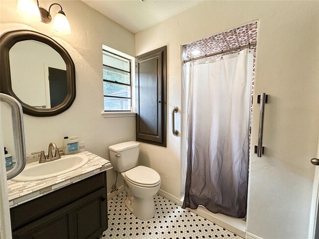 Building Photo - 13228 Green Valley Dr