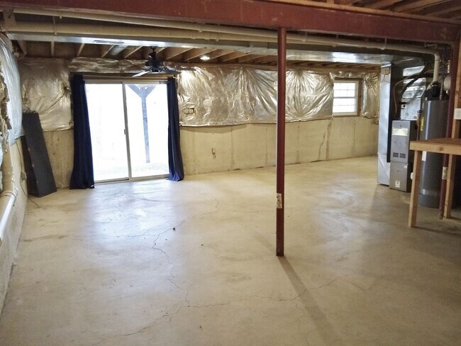 Building Photo - 3 Bed / 2-1/2 Bath Single Family Home w/1-Car garage