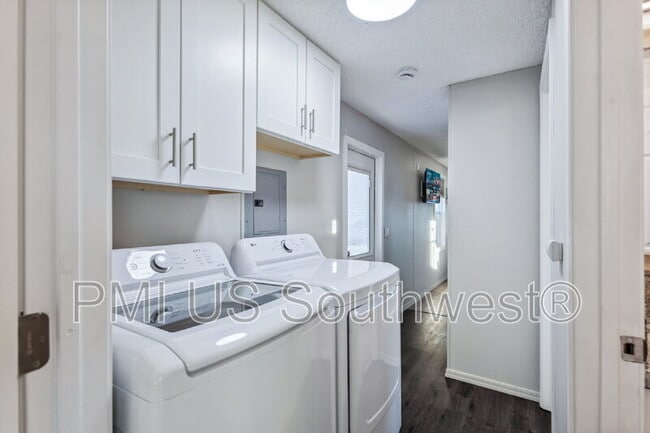 Building Photo - 437 Riverfront Dr