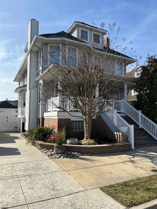 Building Photo - 16 S Somerset Ave