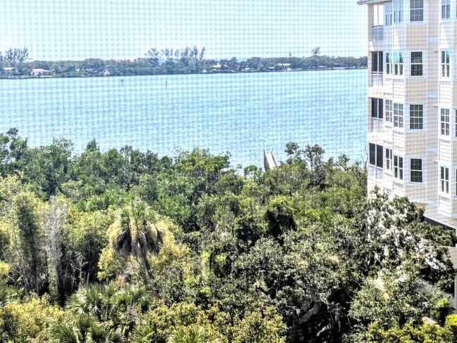 Building Photo - Annual Turnkey 3/3 penthouse on waterfront in Osprey