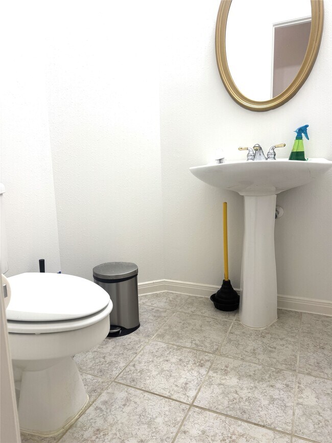 Building Photo - 6611 Sunrise Valley Ln