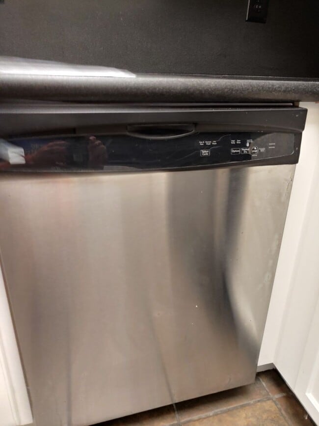 Building Photo - Gorgeous Spacious TownHome in Downtown Mou...