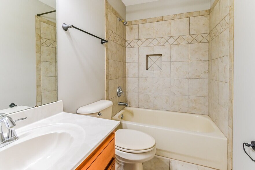 Building Photo - 305 Garden Springs Dr