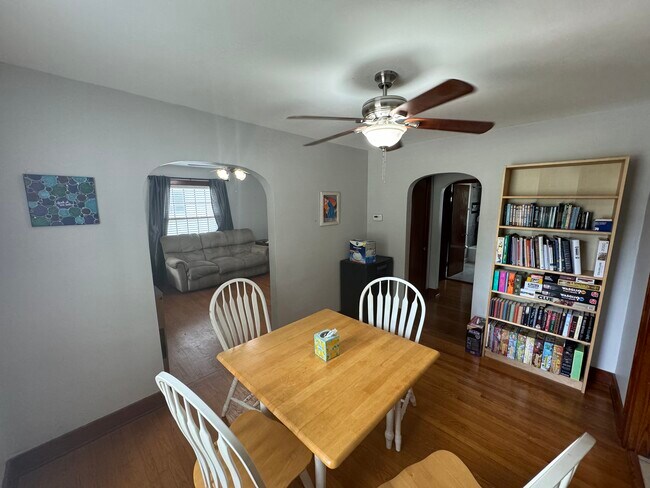 Dining room - 1112 William St