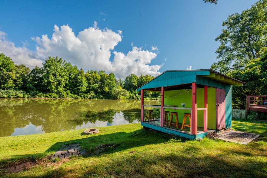Building Photo - 202 River Meadow Dr