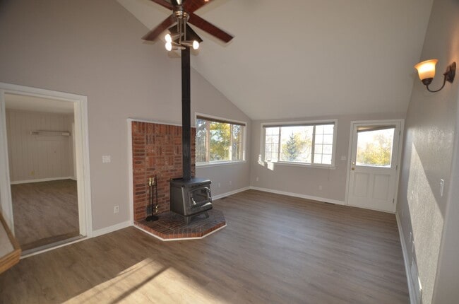 Building Photo - Fairplay home available Now- large fenced yard - Mountain views! Year lease!