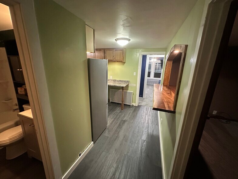 Kitchen, bathroom, media room - 23 Hill St