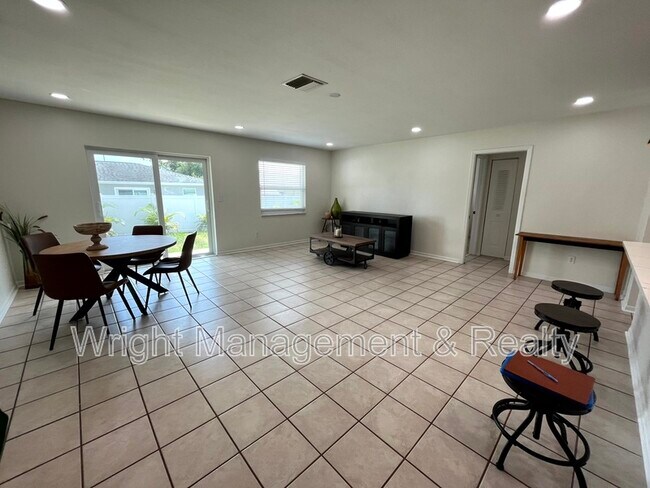 Building Photo - 1403 Stonehaven Way
