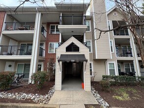 Building Photo - Bright And Cozy 2 Bed 2 Bath Condo In Vibrant Pointe At Park Center