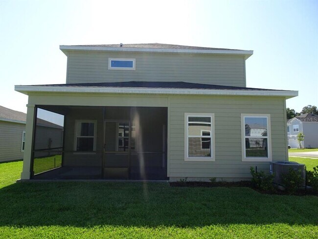 Building Photo - 3888 NE 33rd St