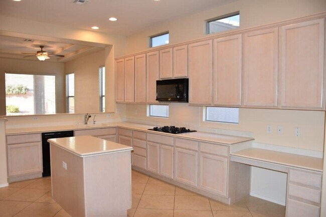 Building Photo - 2057 King Mesa Dr