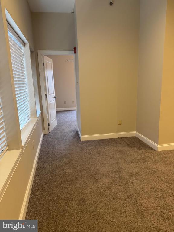 Building Photo - 609 Summit Ave