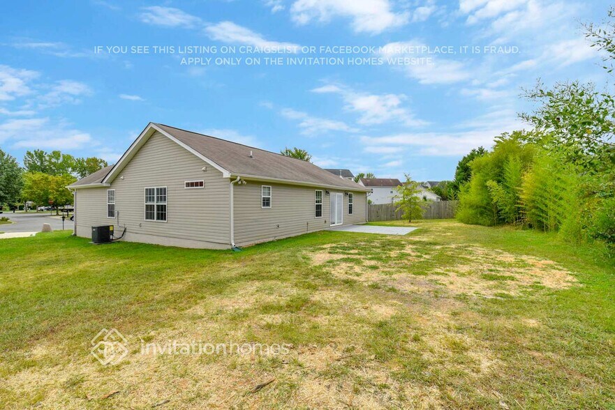 Building Photo - 5906 Barefoot Ln