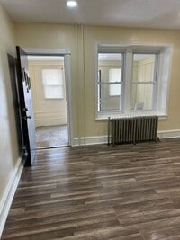 Building Photo - 17 E 24th St