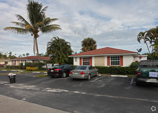 Building Photo - 4671-4681 Myrtle Ln