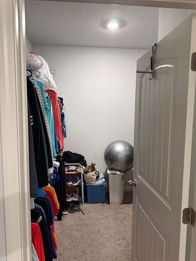 Building Photo - 7968 Hickory Meadow Rd