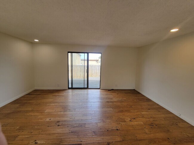 Building Photo - HUGE UPPER 1BD/1.5BA CONDO WITH LOFT, PARKING LAUNDRY AND 2 PRIVATE BALCONIES!!