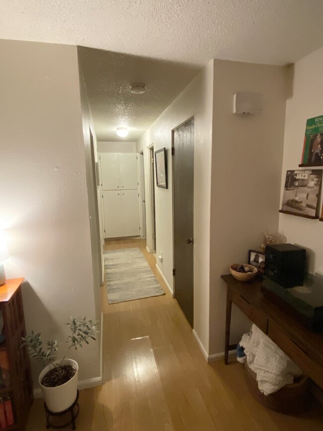 Building Photo - Quiet, Cozy 2-Bedroom Located in Columbia ...