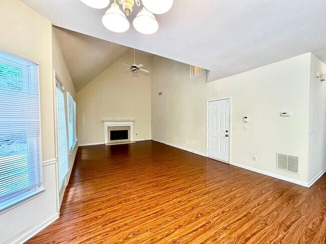 Building Photo - 3165 Maple Terrace Dr