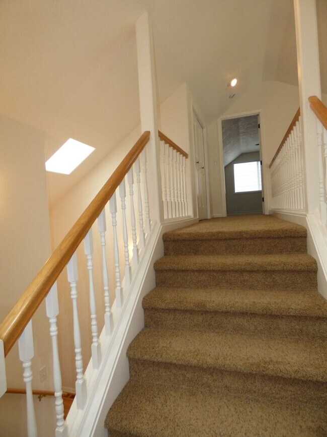 Building Photo - 3 Bed 2 bath home in North Salem!