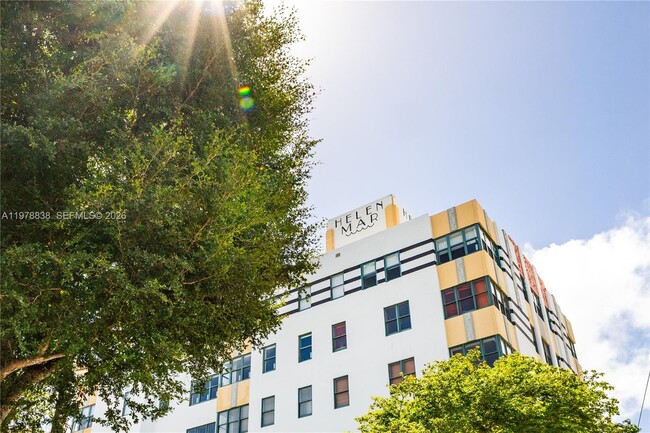 Building Photo - 2421 Lake Pancoast Dr