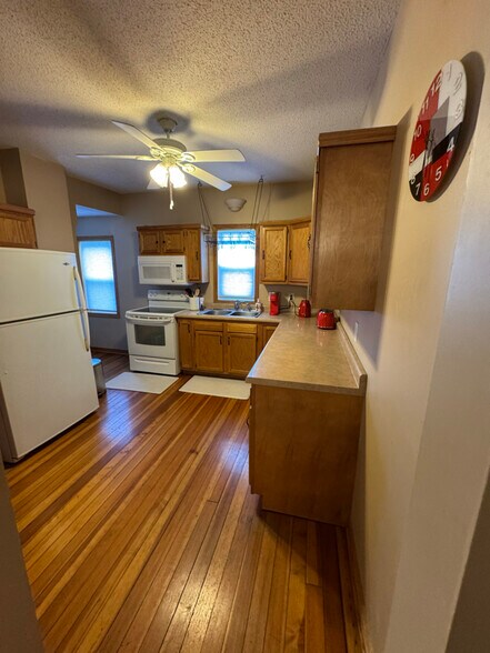 Building Photo - 414 9th Ave SE