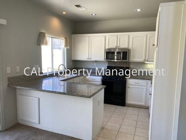 Building Photo - 3 Bedroom home in Gated Community of Las P...
