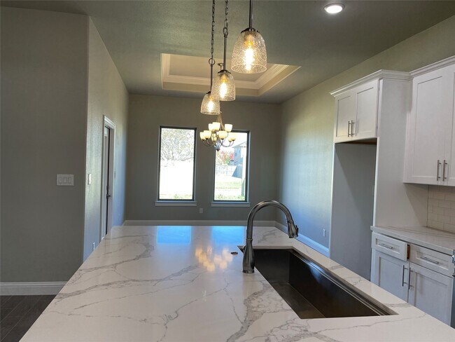 Building Photo - 10440 Dominion Ranch Dr