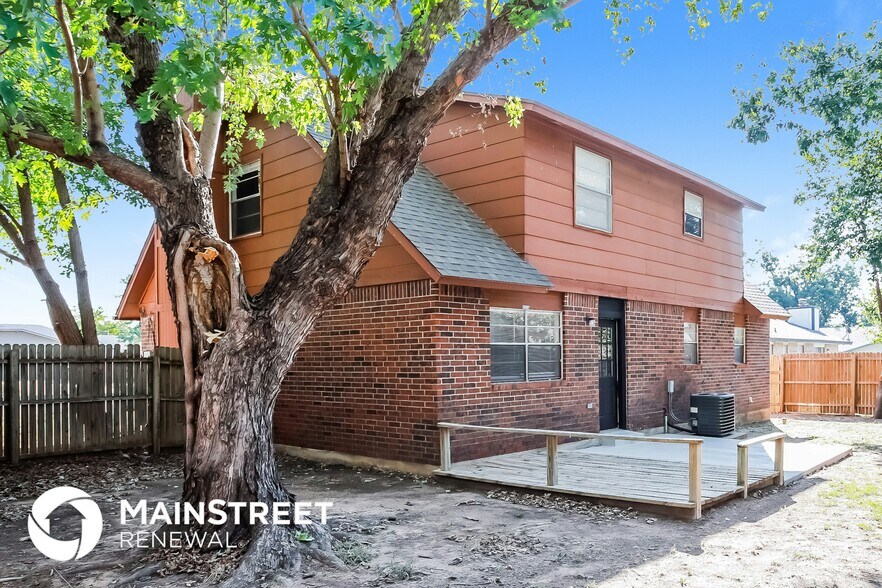 Building Photo - 445 Larkspur Ct