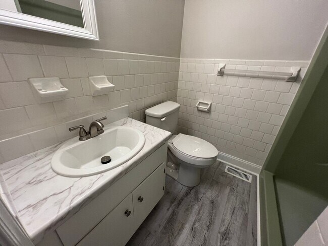 Building Photo - 5 Dunwoody Cir