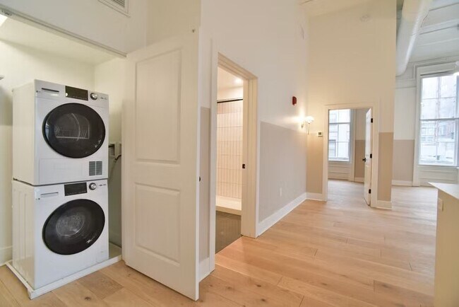 Building Photo - 30 W Broad St