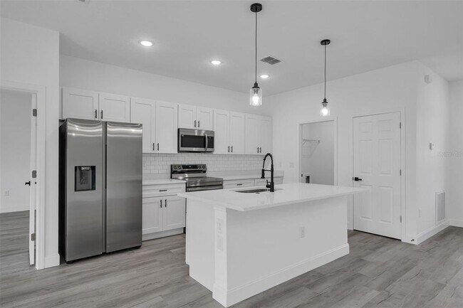 Building Photo - 2211 SW 153rd Pl Rd