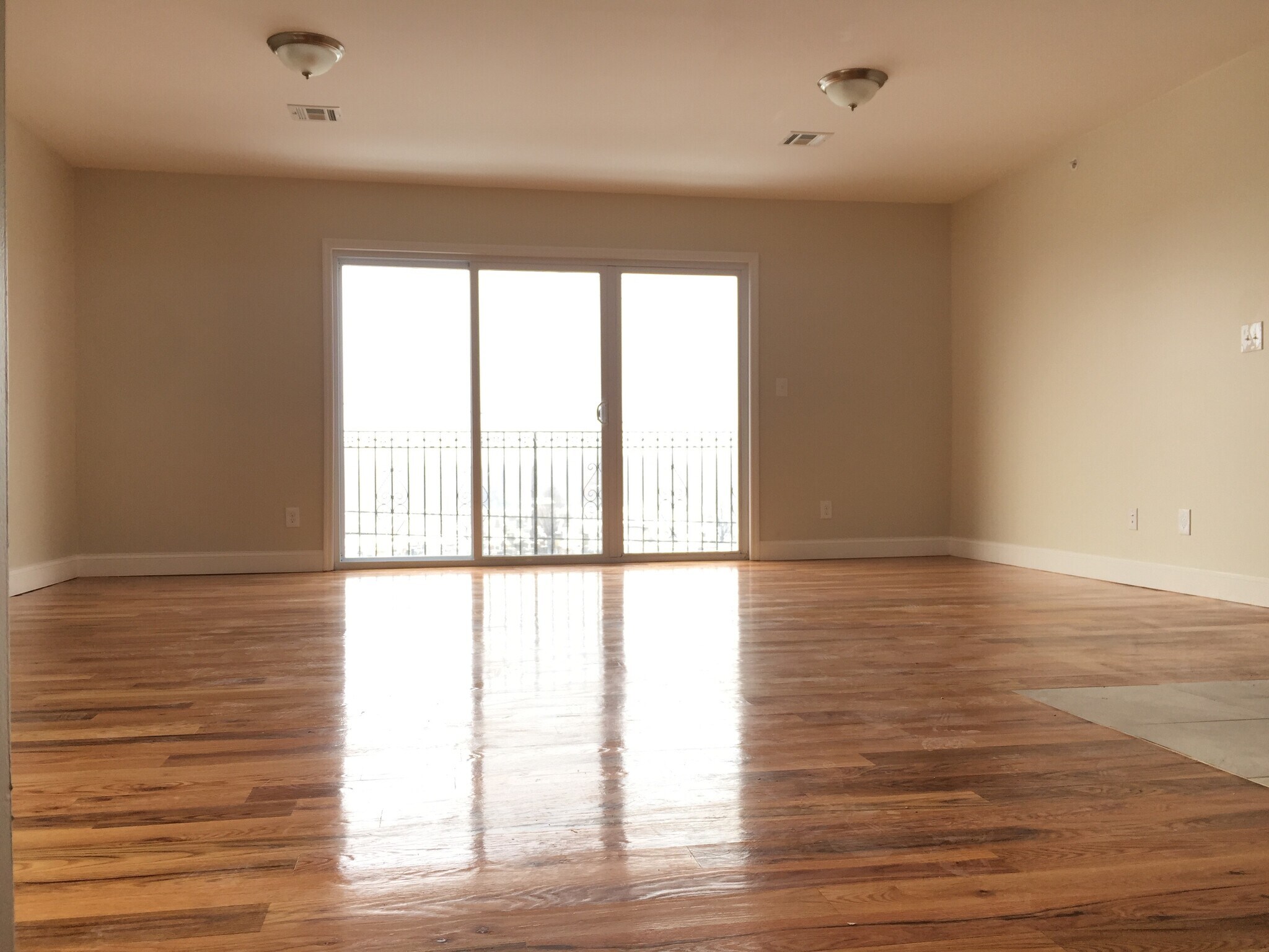 Building Photo - 270 S 20th St