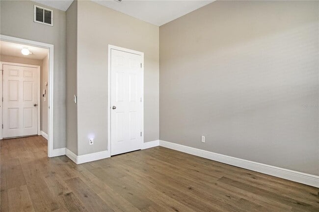 Building Photo - 1405 Vista del Lago Blvd