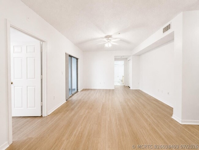Building Photo - 5056 Lantana Rd