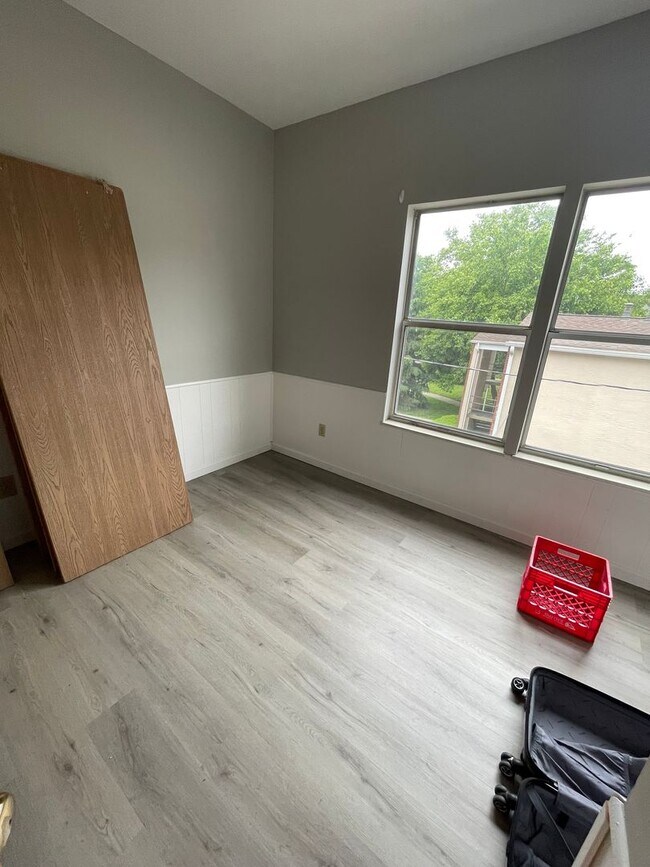 Building Photo - OSU North Campus 5 bedroom 2 bath apartment