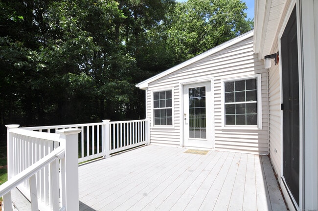 Building Photo - 64 Oak Ridge Dr