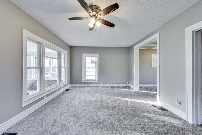 Building Photo - 3470 N Kenwood Ave
