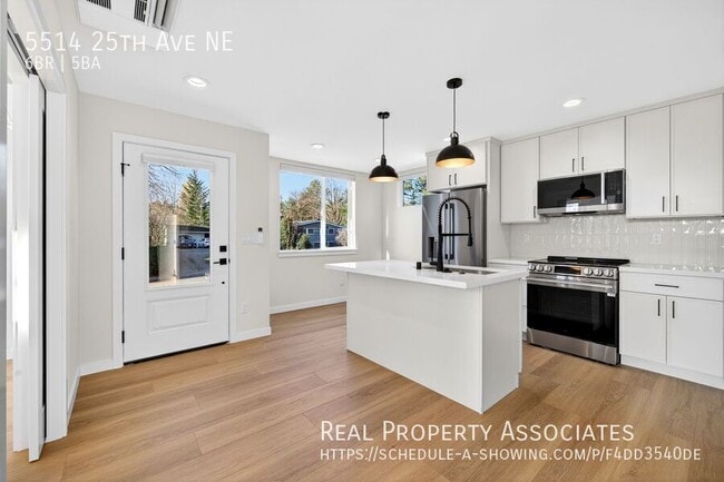 Building Photo - 5514 25th Ave NE